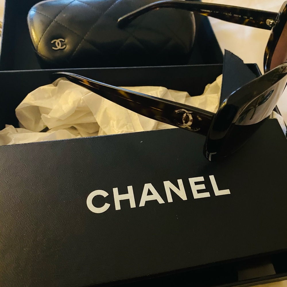 Chanel glasses - Picture 3 of 3